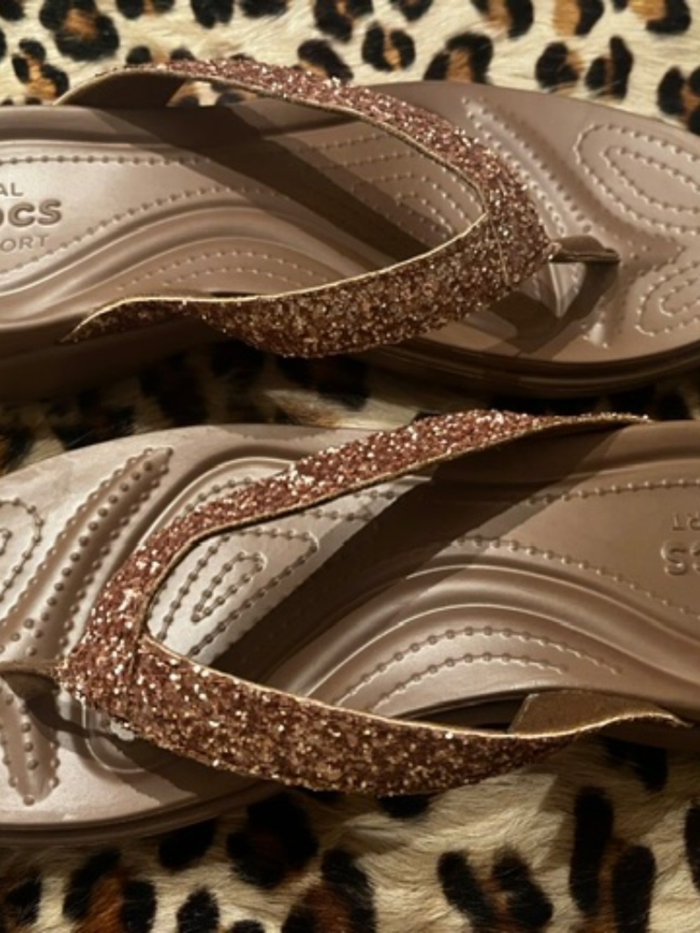 Women's CROCS - Capri V Glitter / Shimmer Rose Gold - Flip Flop / Sandsals - 9 - Picture 2 of 4